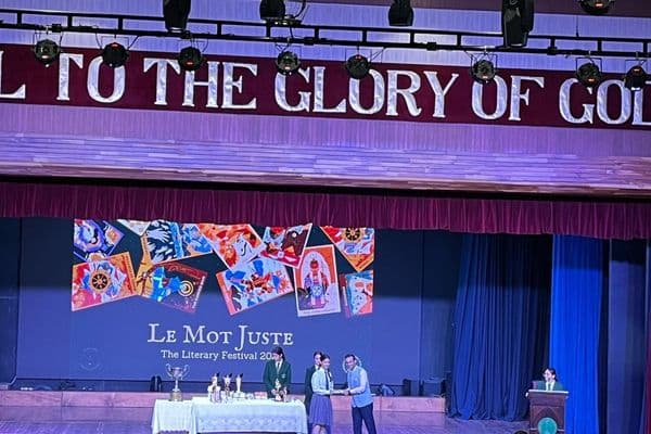 Cambrian Conquers the Stage at Le Mot Juste!