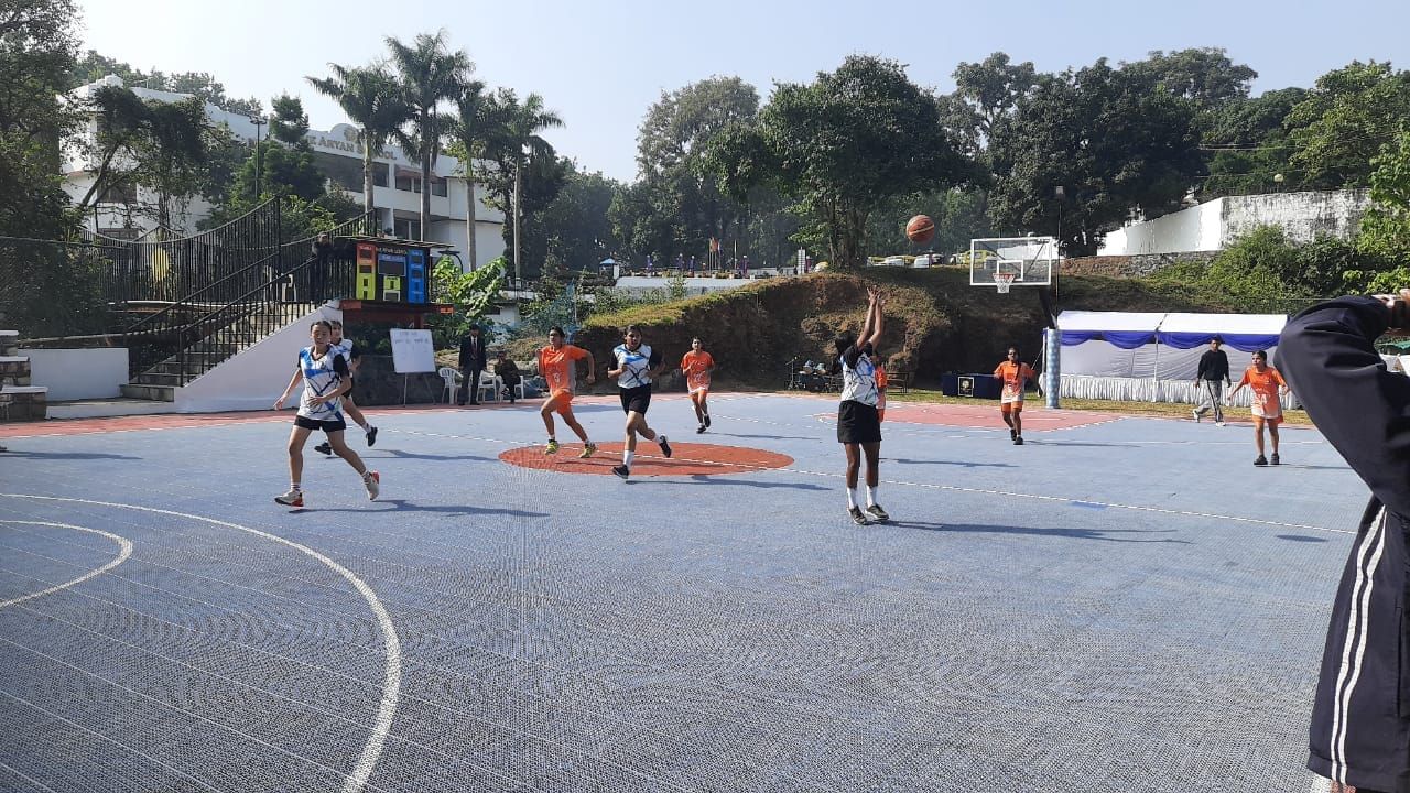 Queens of the Court!